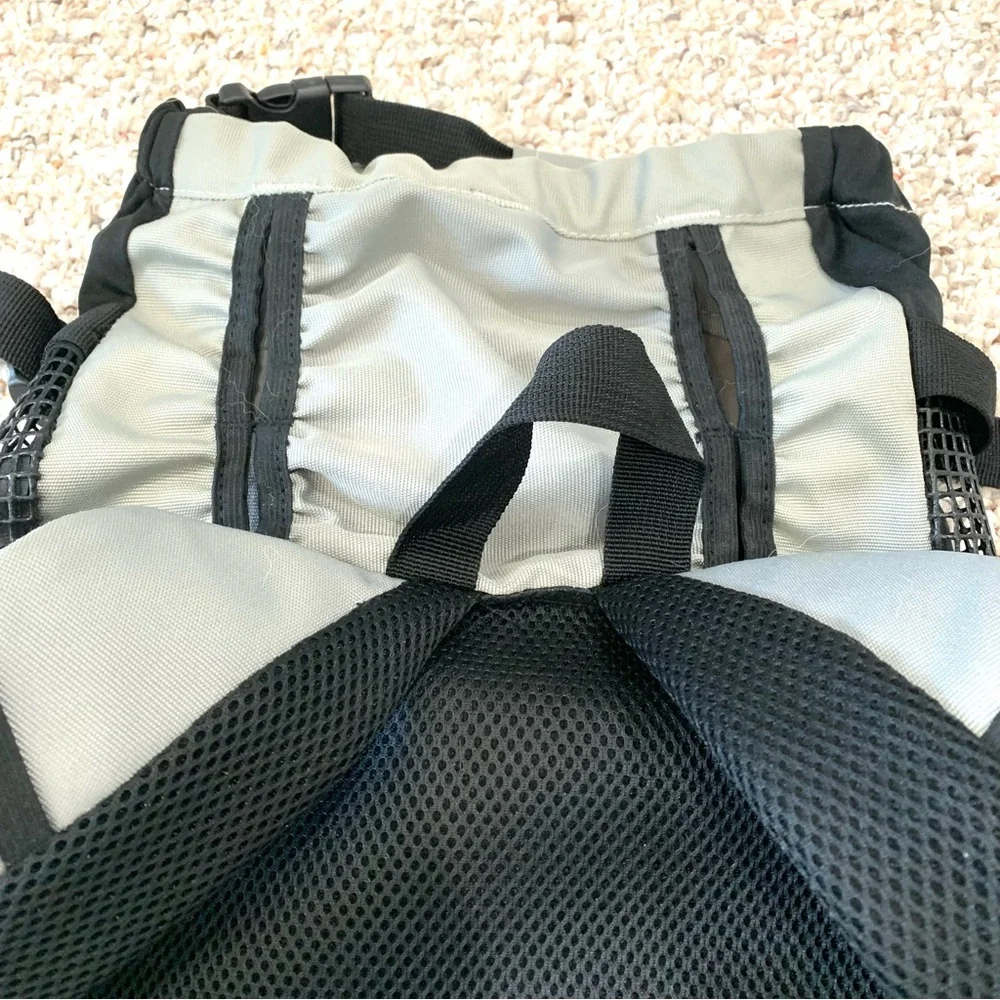 Pet Dog Cat Carrier Backpack Size L – Secure Stylish for Outdoor Travel NEW NWOT